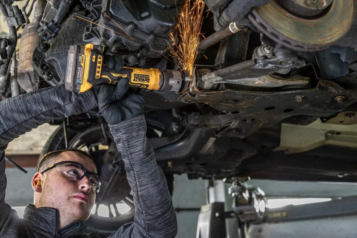 DeWalt aku višenamjenski rezač DCG430E2T 18 V — ploča 76 mm, 2 × 1,7 Ah POWERSTACK — slika 5 od 6
