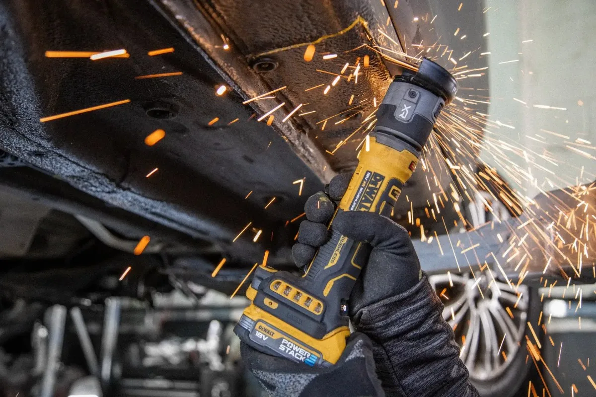 DeWalt aku višenamjenski rezač DCG430E2T 18 V — ploča 76 mm, 2 × 1,7 Ah POWERSTACK — slika 4 od 6
