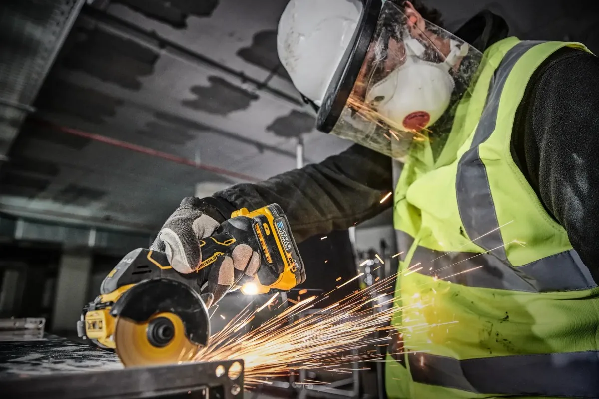 DeWalt aku mini rezač DCS438E2T 18 V — ploča 76 mm, 2 × 1,7 Ah POWERSTACK — slika 5 od 5