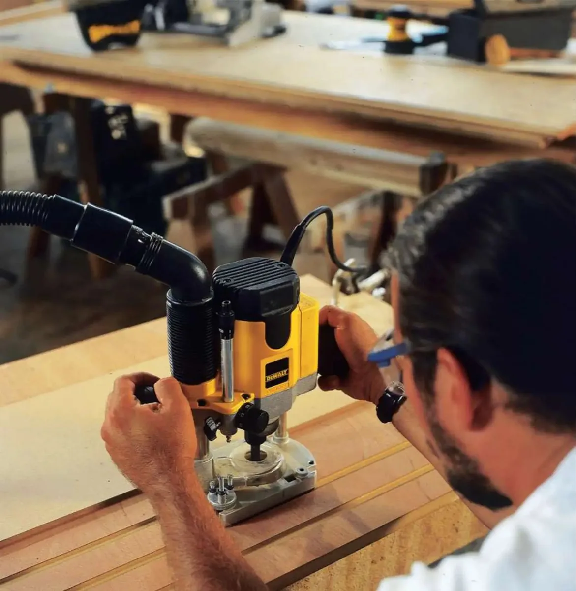 DeWalt nadglodalica DW621 — 1100 W, stezna čahura 8 mm — slika 3 od 6