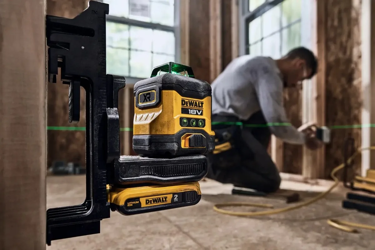 DeWalt aku višelinijski laser DCLE34031N 18 V — 3 × 360°, zelena zraka, bez baterije — slika 4 od 7