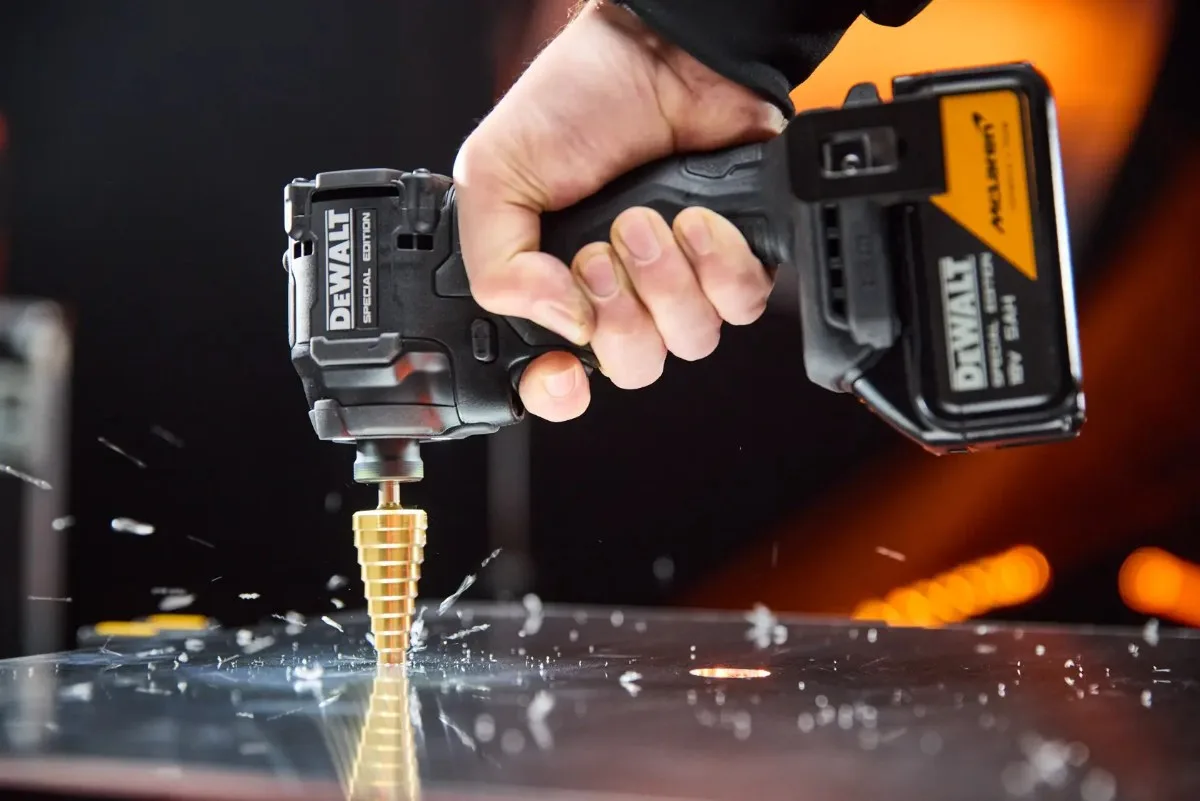 DeWalt x McLaren aku set DCK2224MP2T 18 V — DCF86M + DCF92M, 2 × 5,0 Ah — slika 5 od 5