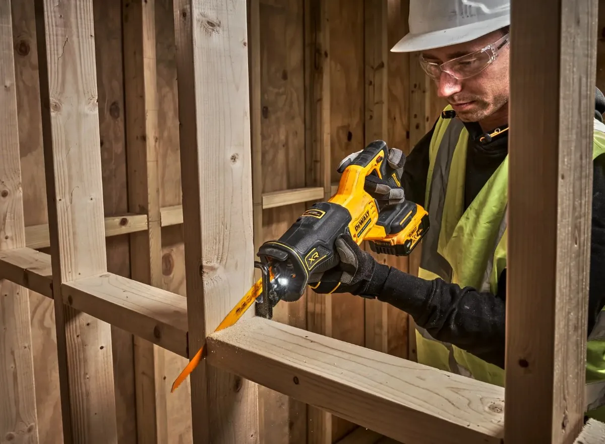 DeWalt aku sabljasta pila DCS382N 18 V XR — motor bez četkica, bez baterije — slika 3 od 4