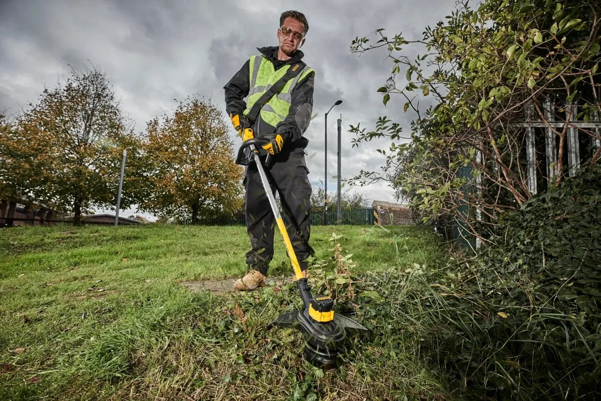 DeWalt aku trimer DCM561PBS 18 V XR — 33 cm, motor bez četkica, bez baterije — slika 3 od 5