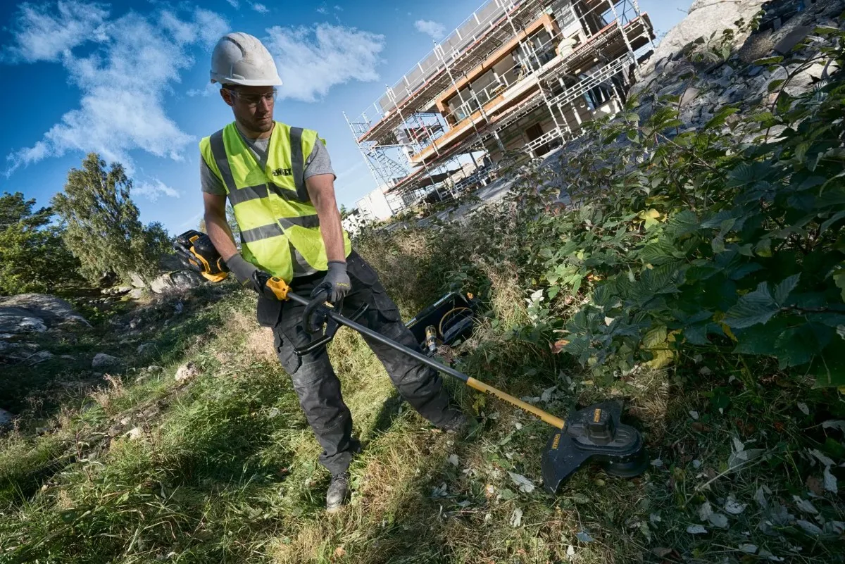 DeWalt aku trimer i čistač DCM571X1 54 V FLEXVOLT — 38 cm, nož za šikaru, 1 × 9,0 Ah — slika 4 od 6