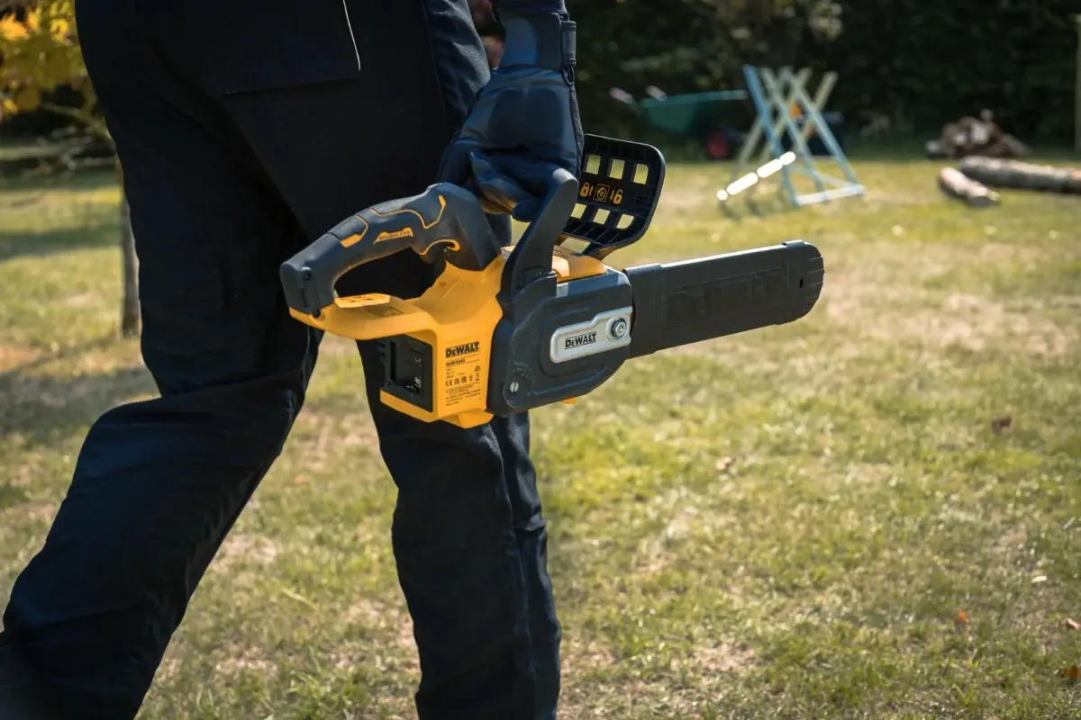 DeWalt aku lančana pila DCMCS565P1 18 V XR — vodilica 30 cm, 1 × 5,0 Ah — slika 5 od 5