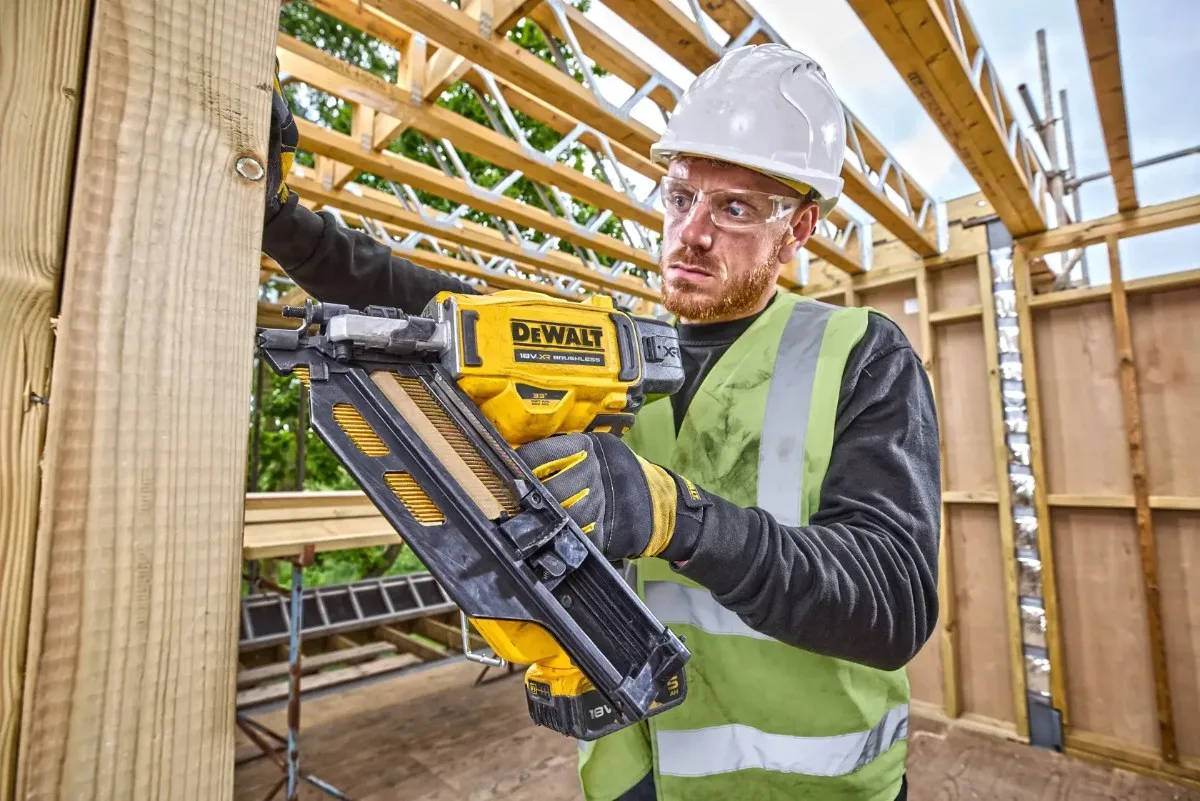 DeWalt aku čavličar DCN930N 18 V XR — čavli do 90 mm, 33°, bez baterije — slika 5 od 6