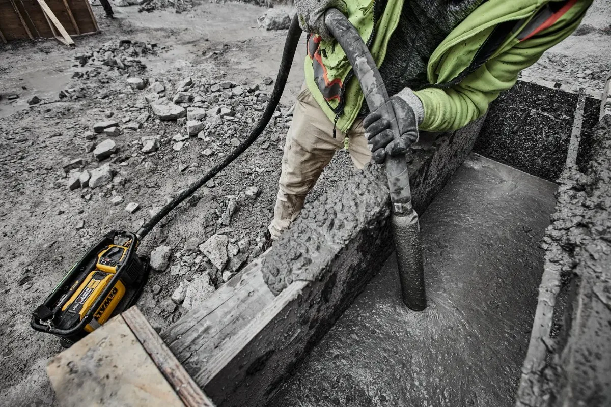 DeWalt POWERSHIFT aku pogonska jedinica za pervibrator DCPS320N — bez baterije — slika 5 od 7