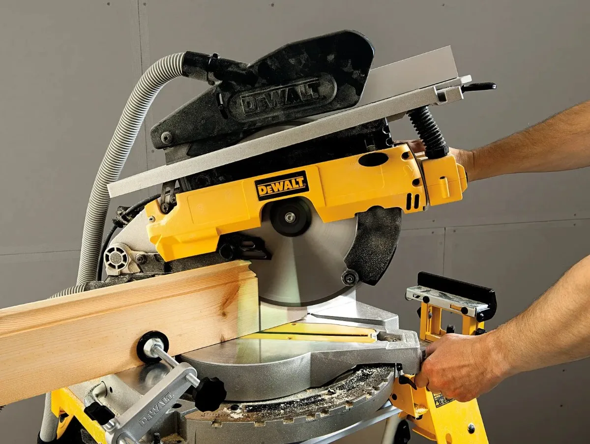 DeWalt kombinirana stolna i kutna pila D27113 — 1600 W, list 305 mm — slika 5 od 7