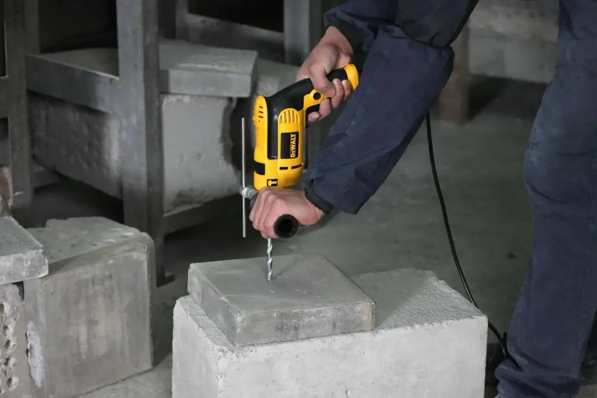 DeWalt bušilica DWD024 — 700 W — slika 4 od 6