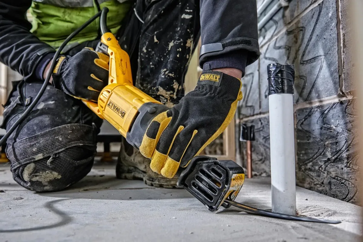 DeWalt sabljasta pila DWE305PK — 1100 W, kovčeg — slika 5 od 6