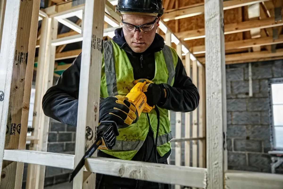 DeWalt sabljasta pila DWE305PK — 1100 W, kovčeg — slika 4 od 6
