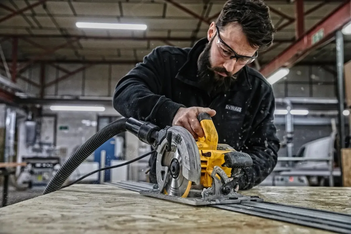 DeWalt ručna kružna pila DWE576K — 1600 W, list 190 mm, za vodilicu, kovčeg — slika 4 od 6