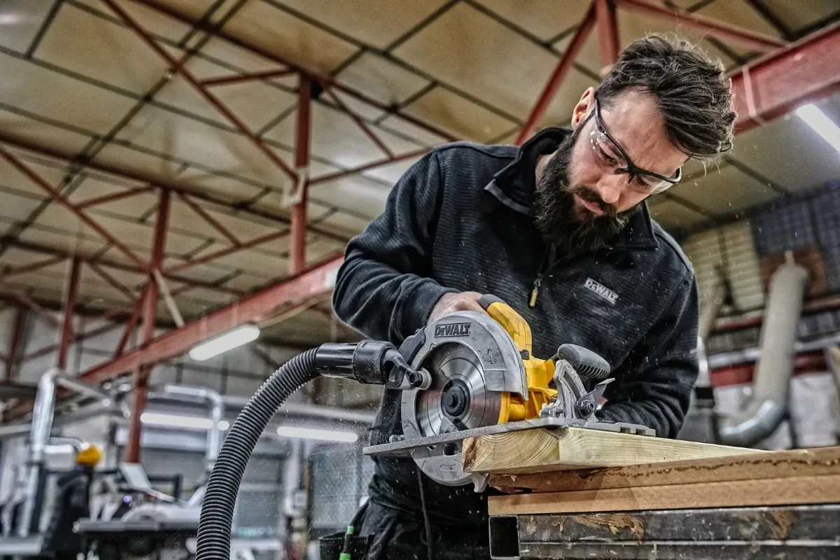 DeWalt ručna kružna pila DWE576K — 1600 W, list 190 mm, za vodilicu, kovčeg — slika 5 od 6