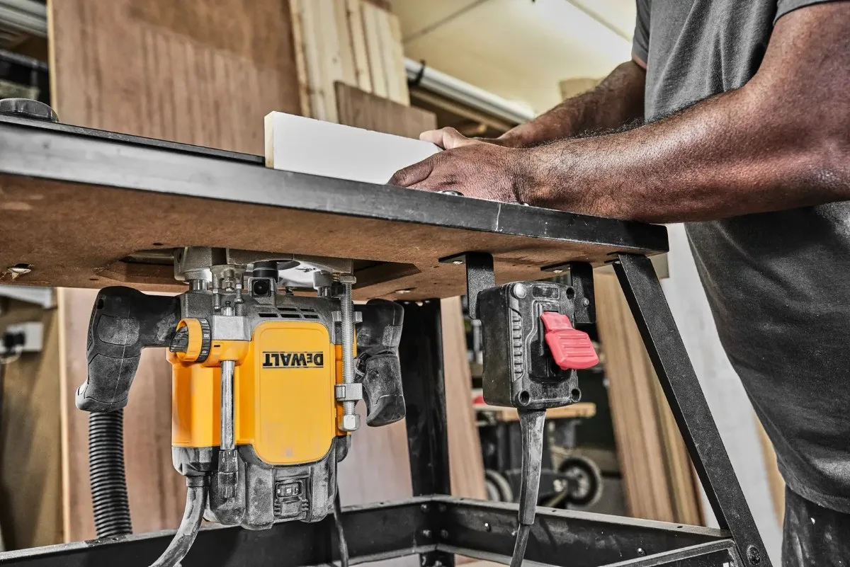 DeWalt nadglodalica DWE627KT — 2300 W, regulacija 9000–22000 o/min, TSTAK — slika 5 od 7