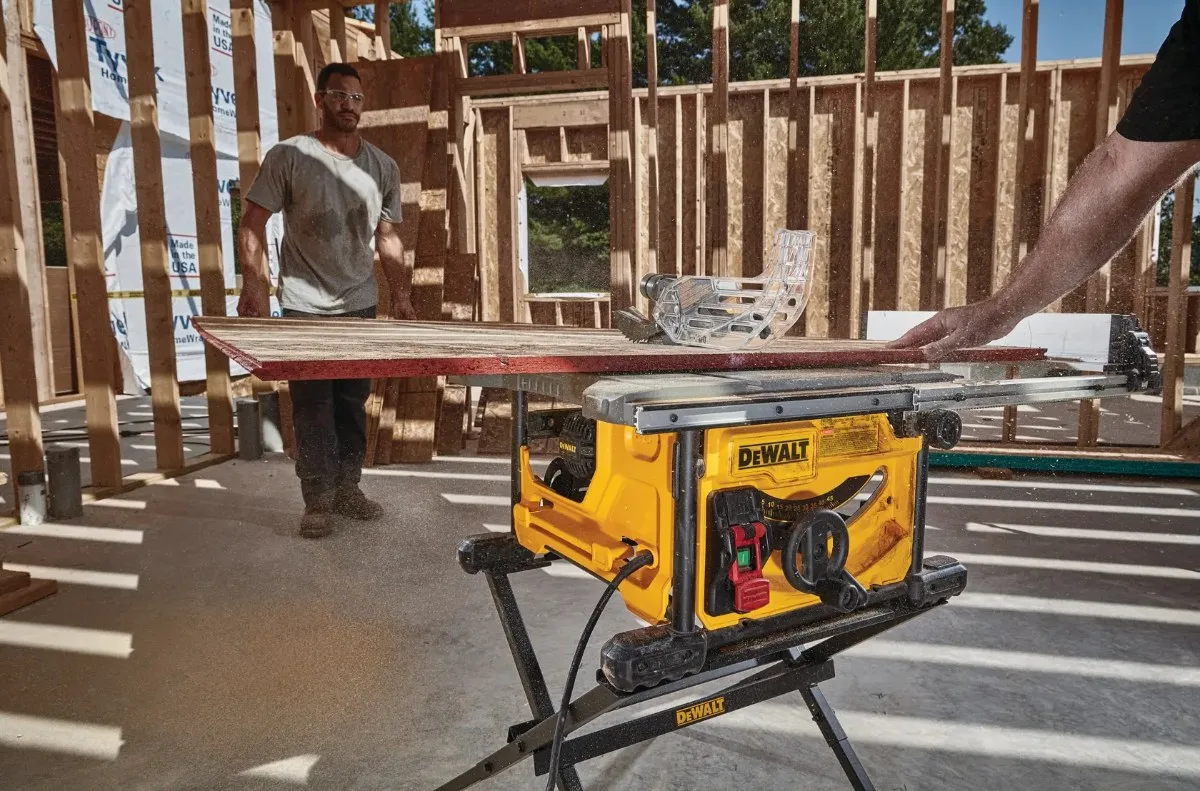 DeWalt stolna pila DWE7485 — 1850 W, list 210 mm, rez do 610 mm — slika 5 od 7