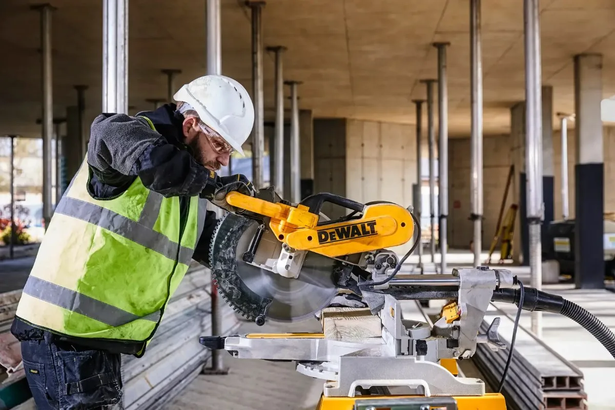DeWalt potezna kutna pila DWS780 — 1675 W, list 305 mm, XPS — slika 5 od 7