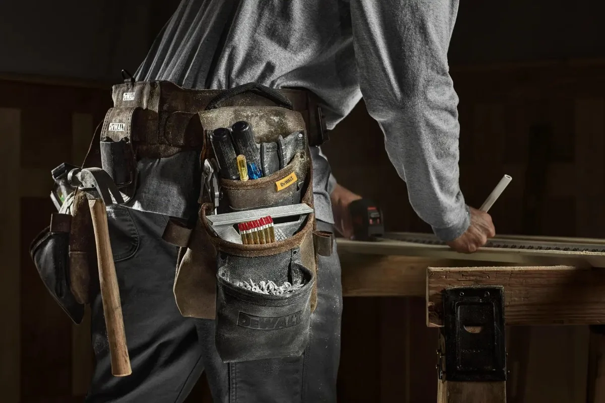 DeWalt kožni pojas za alat DWST50113-1 — 18 džepova — slika 2 od 2