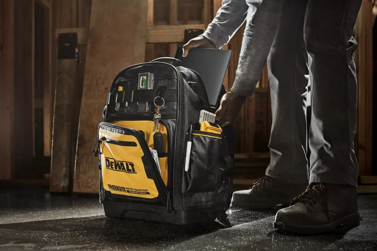 DeWalt Pro ruksak za alat DWST60102-1 — 43 džepa, IP54 — slika 4 od 4