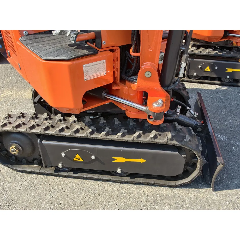Mini bager DELEKS M60 – 0,65 t, benzinski motor Loncin — slika 10 od 15