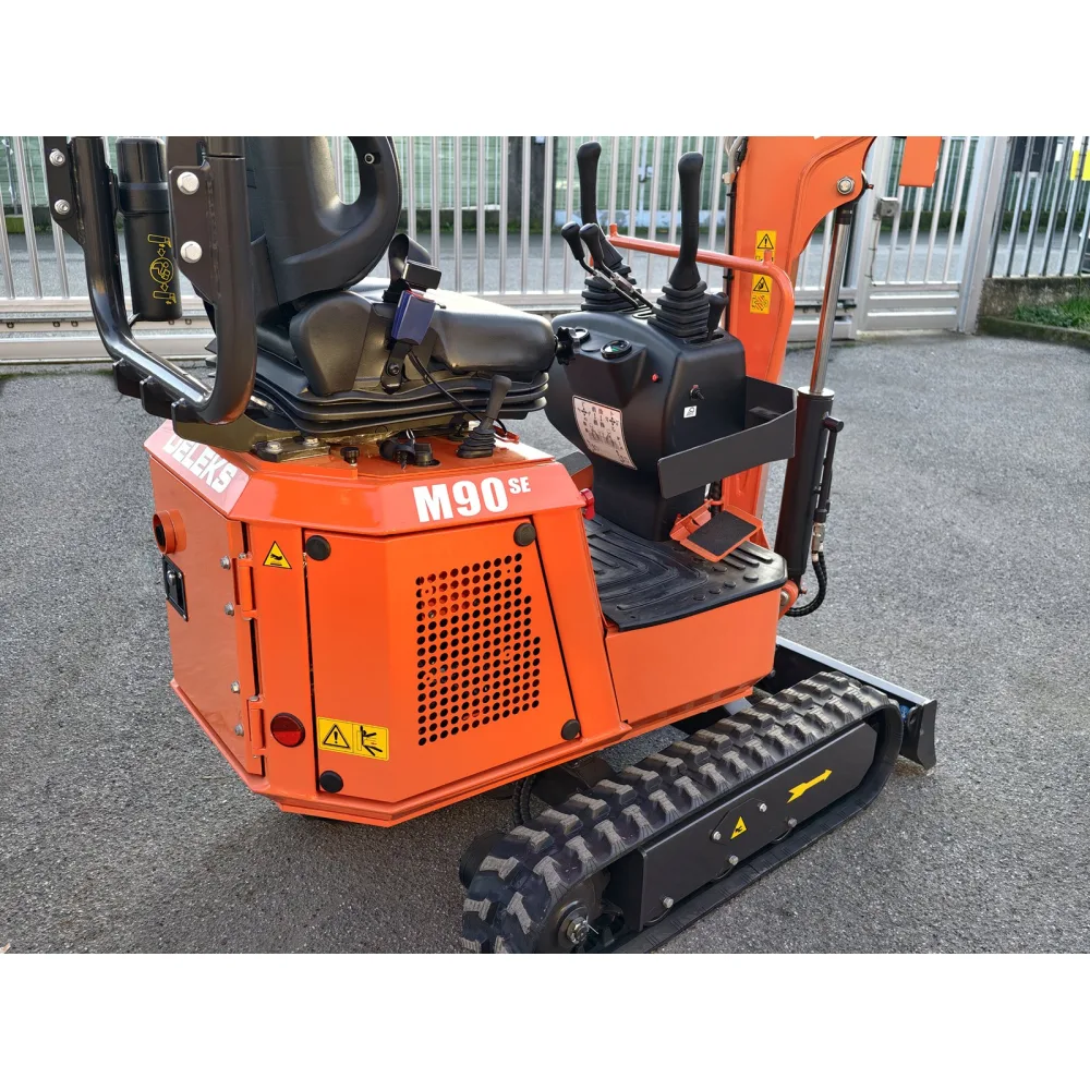 Mini bager DELEKS M90SE – 0,9 t, dizelski motor Koop — slika 14 od 15