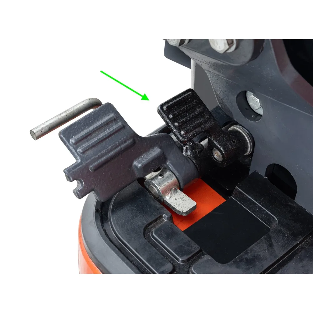 Mini bager DELEKS S100 – 1 t, dizelski motor Kubota, kompaktni stražnji dio (zero tail) — slika 9 od 15