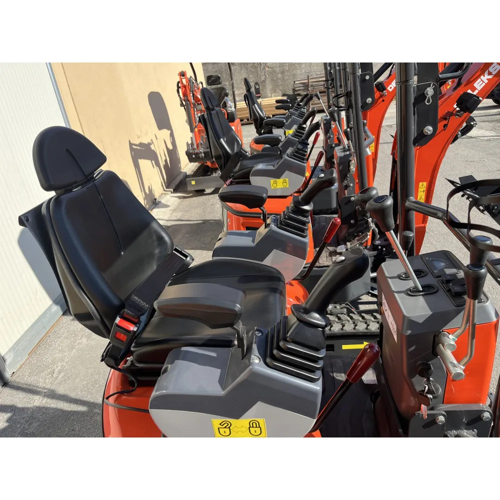 Mini bager DELEKS M120 – 1,2 t, dizelski motor Yanmar — slika 12 od 15