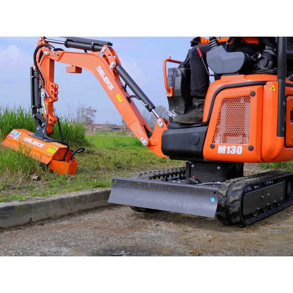 Mini bager DELEKS M130 – 1,3 t, dizelski motor Kubota — slika 8 od 15