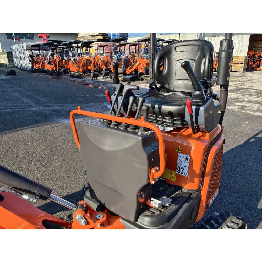 Mini bager DELEKS M130 – 1,3 t, dizelski motor Kubota — slika 11 od 15