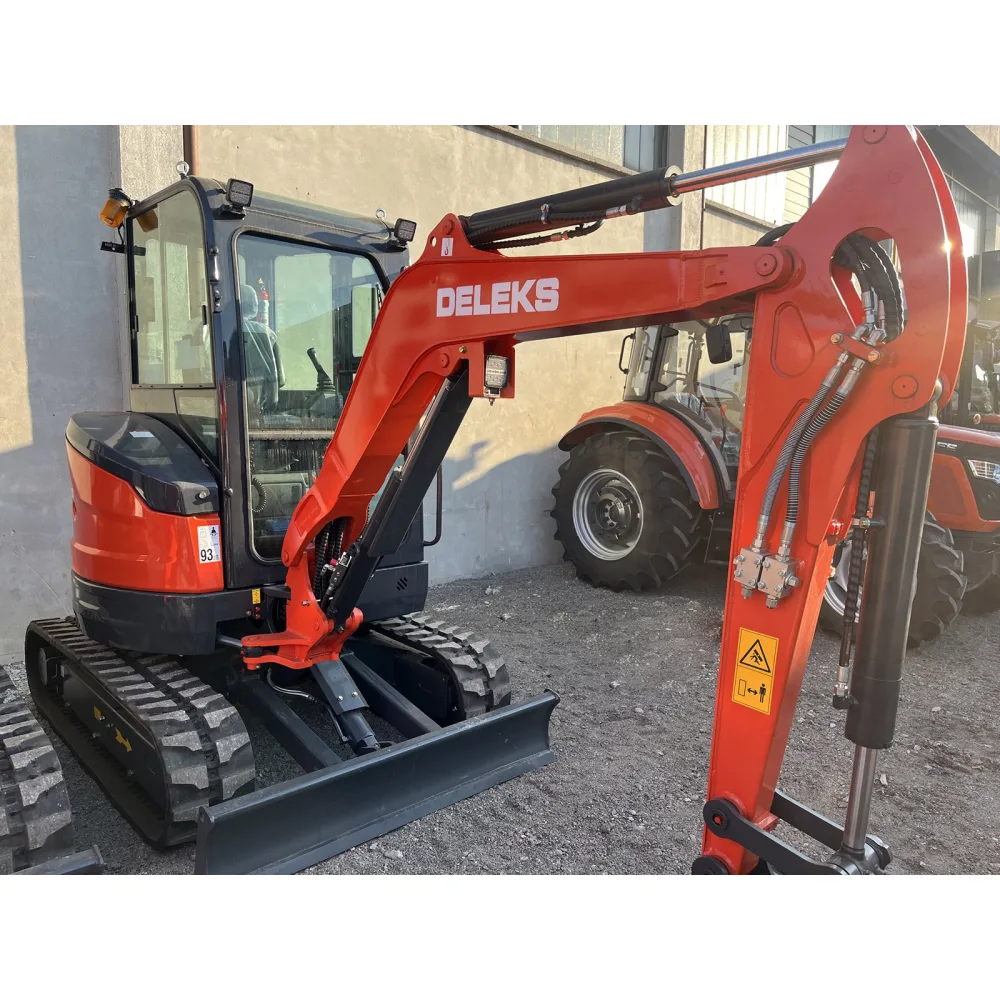 Mini bager DELEKS S280CK – 2,8 t, dizelski motor Kubota, kompaktni stražnji dio (zero tail), s kabinom — slika 13 od 15