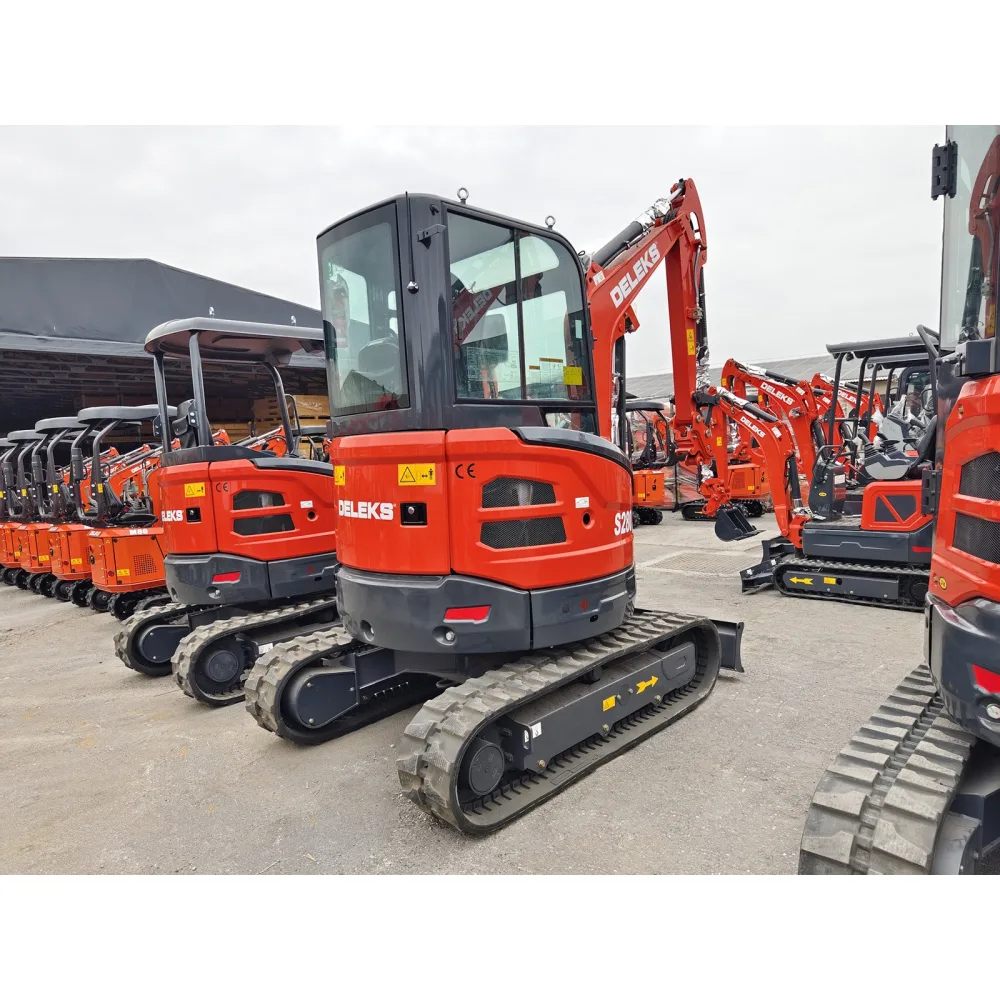 Mini bager DELEKS S280CK – 2,8 t, dizelski motor Kubota, kompaktni stražnji dio (zero tail), s kabinom — slika 8 od 15
