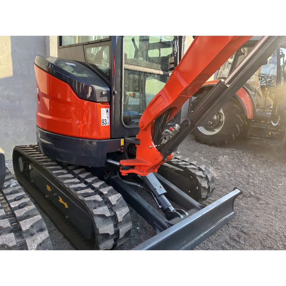 Mini bager DELEKS S280CK – 2,8 t, dizelski motor Kubota, kompaktni stražnji dio (zero tail), s kabinom — slika 15 od 15