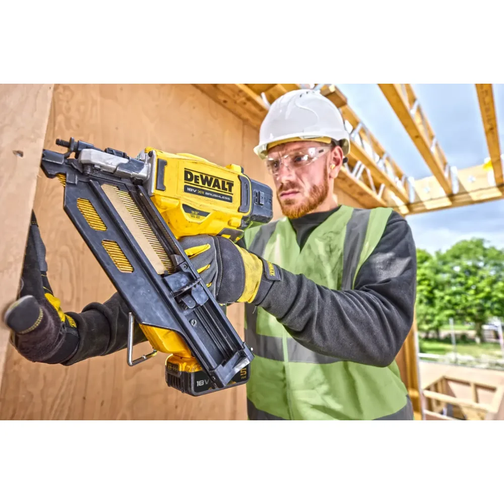 DeWalt aku čavličar DCN930P2 18 V XR — do 90 mm, 33°, 2 × 5,0 Ah — slika 4 od 8