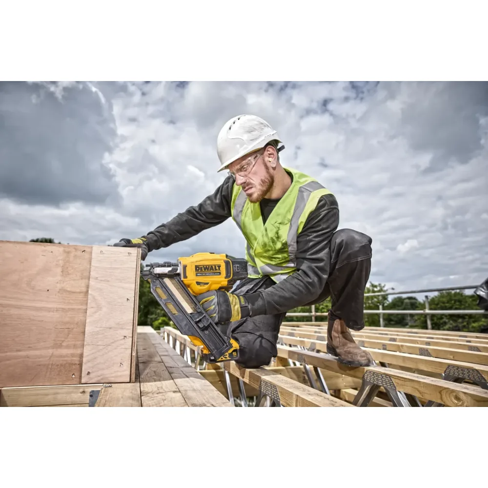 DeWalt aku čavličar DCN930P2 18 V XR — do 90 mm, 33°, 2 × 5,0 Ah — slika 6 od 8