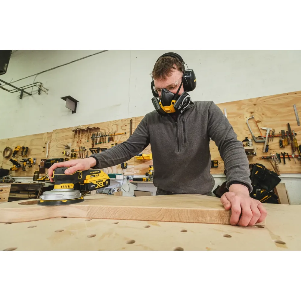DeWalt aku ekscentrična brusilica DCW230NT 18 V XR — 150 mm, hod 5 mm, bez baterije, kovčeg — slika 7 od 8