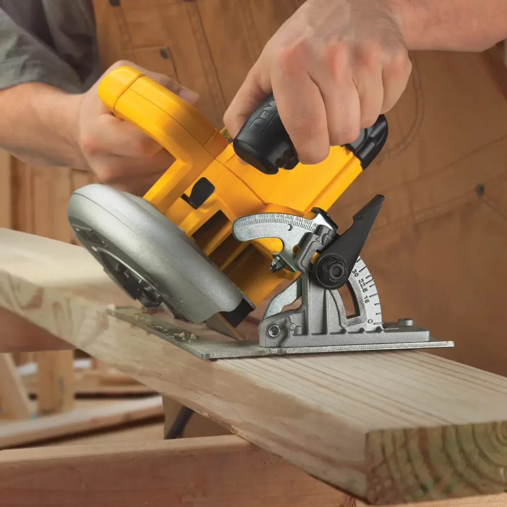 DeWalt ručna kružna pila DWE575K — 190 mm, 1600 W, dubina reza 67 mm, kovčeg — slika 3 od 5